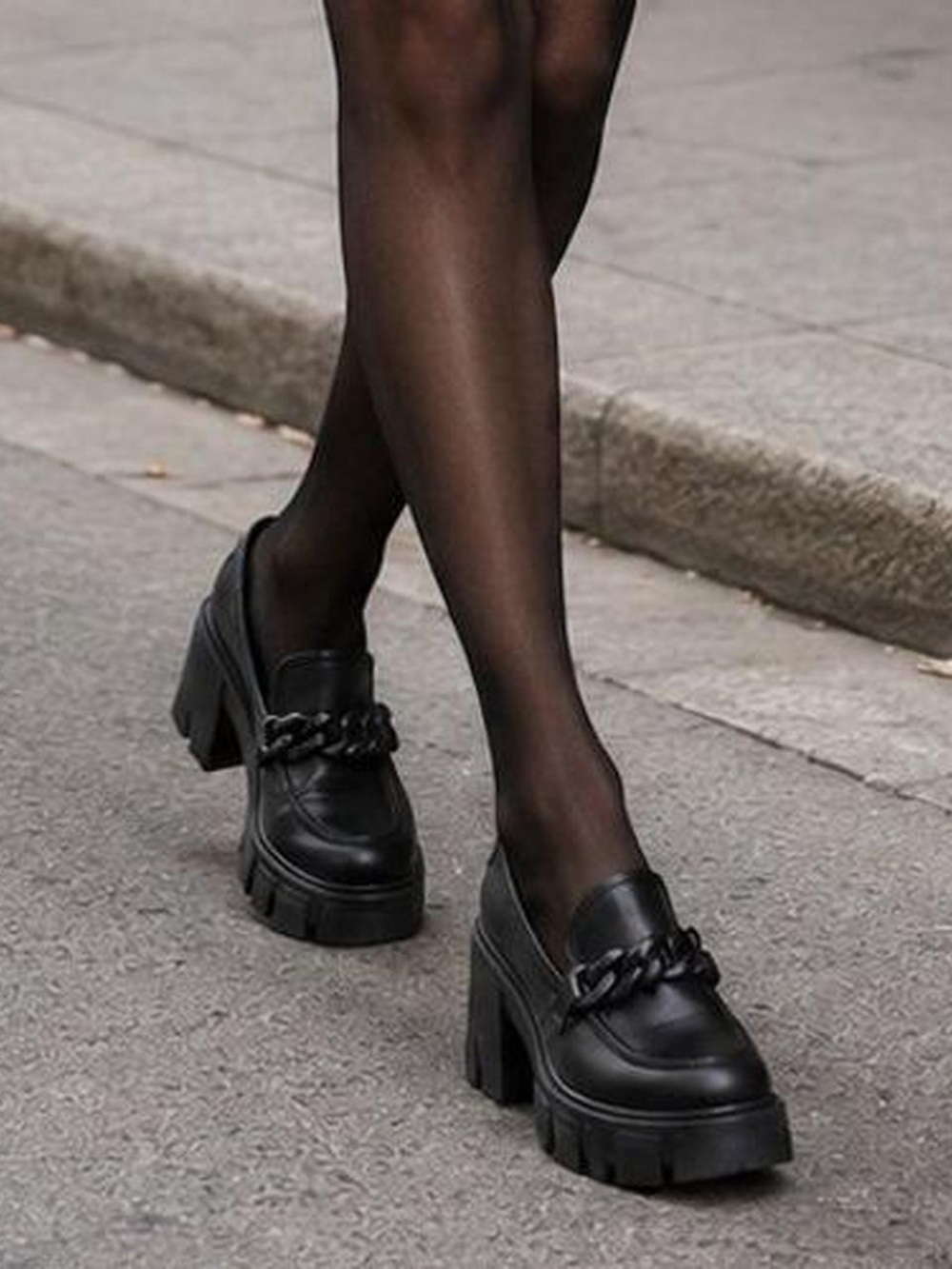Madden Girl Hoxtonn Black Chunky Platform Chain Loafers Women's 7 NWOT y2k